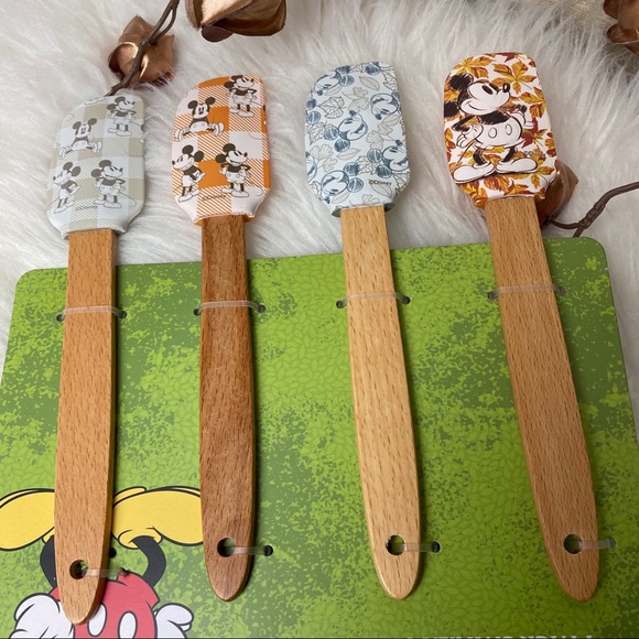 DISNEYLAND • DISNEY • MICKEY MOUSE KITCHEN SET - Picture 3 of 4